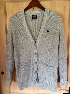 NWOT Abercrombie & Fitch Gray V-Neck Knot Button Cardigan with Pocket Detail